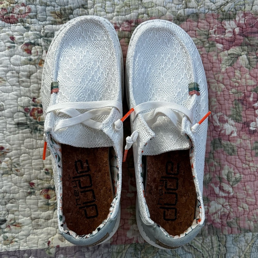 white hey dudes